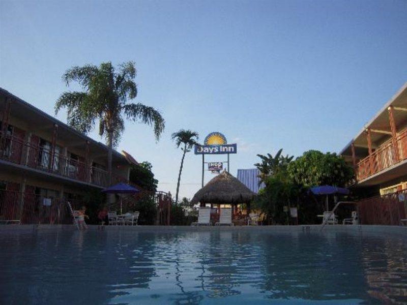 Days Inn By Wyndham West Palm Beach Exterior foto