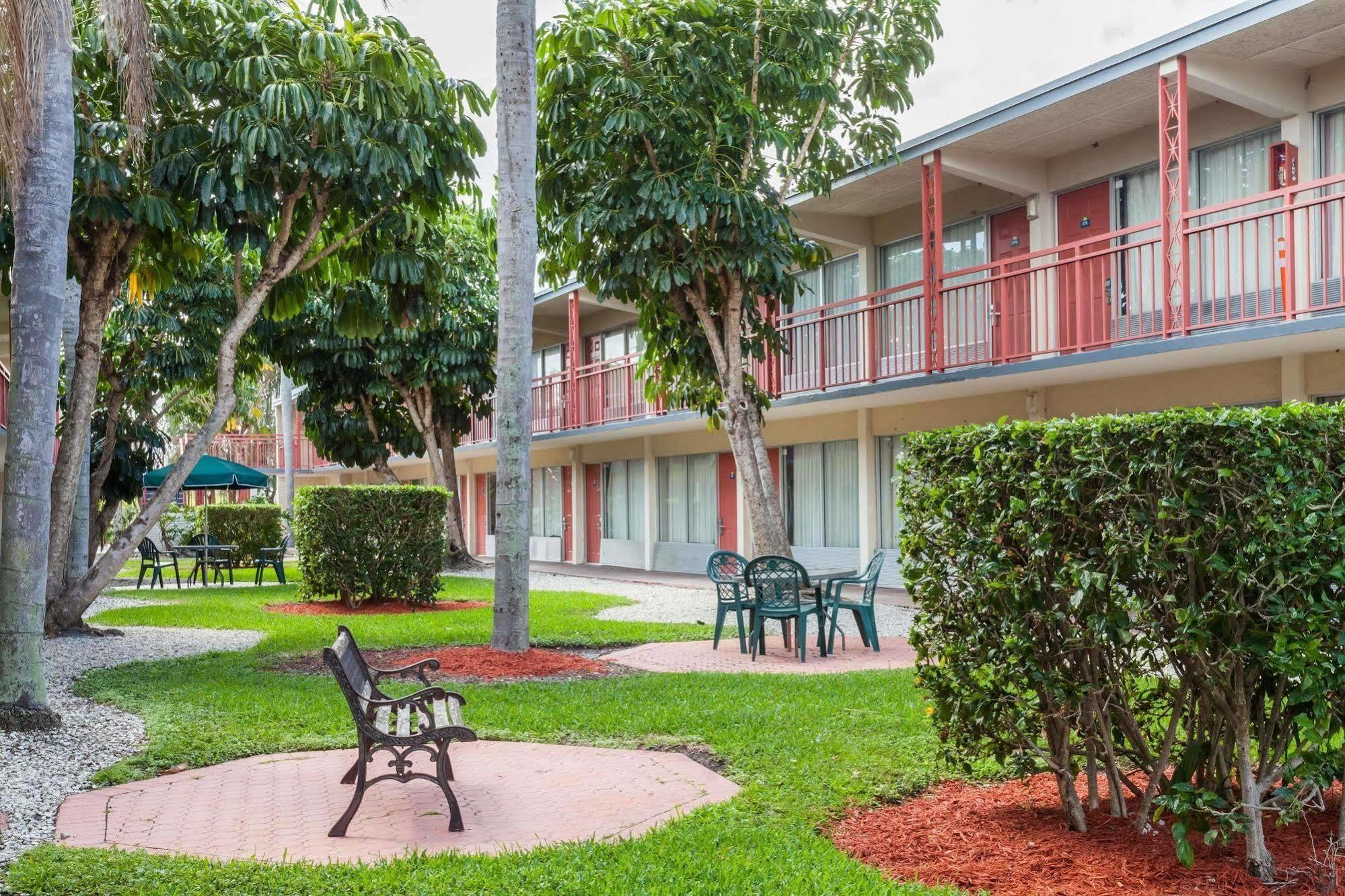 Days Inn By Wyndham West Palm Beach Exterior foto