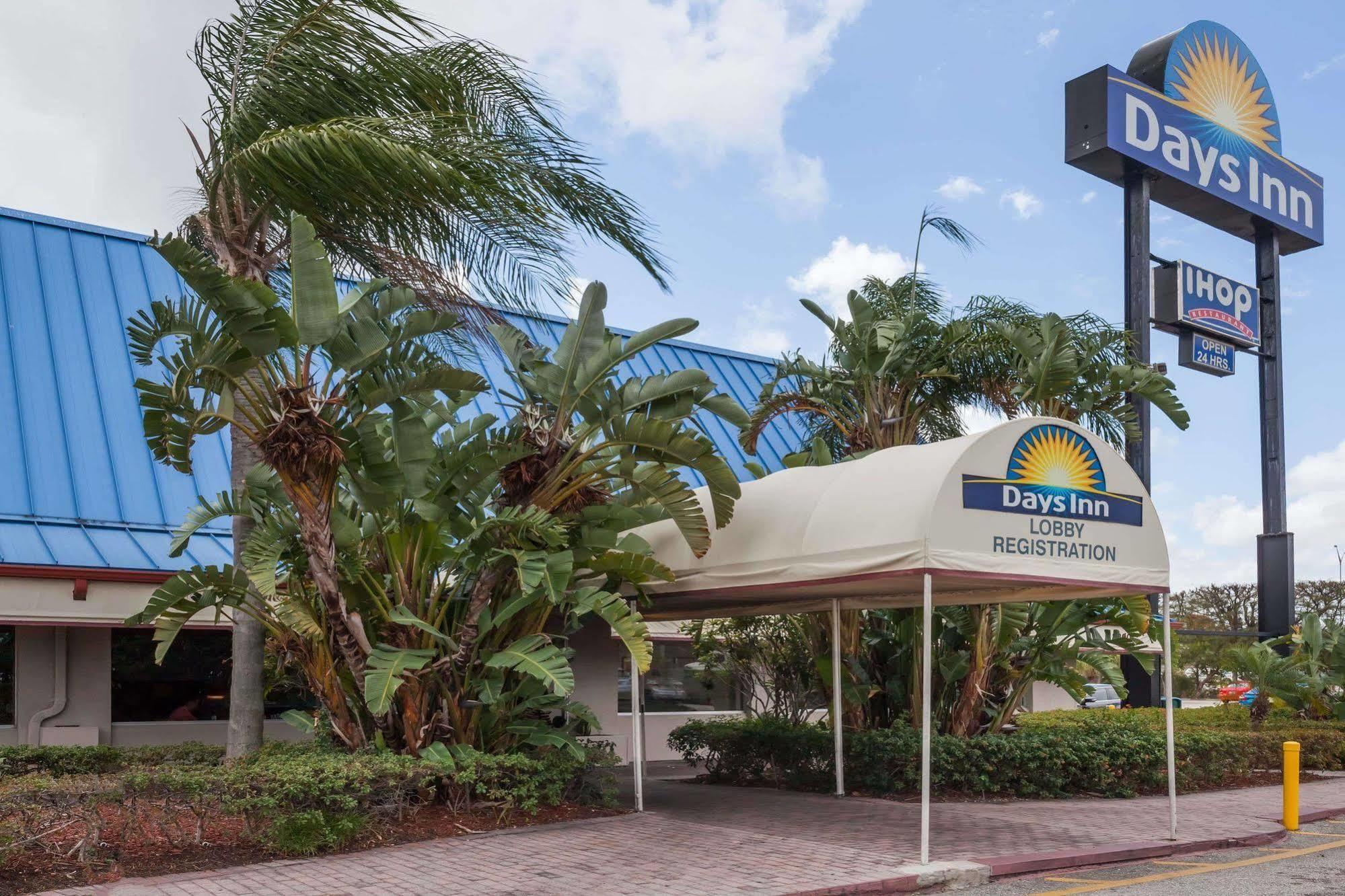 Days Inn By Wyndham West Palm Beach Exterior foto